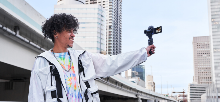 Révélez vos talents avec l'appareil photo Vlog ZV-1 et le caméscope 4K compact FDR-AX43