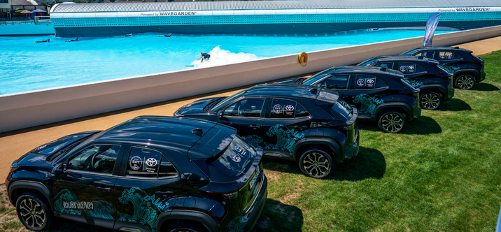 Toyota s’engage en qualité de partenaire de la mobilité du bassin de surf Alaïa Bay à Sion