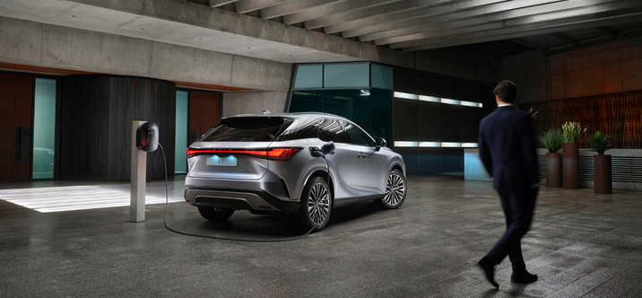 Conduite polyvalente avec le nouveau Lexus RX 450h+ Plug-In Hybrid
