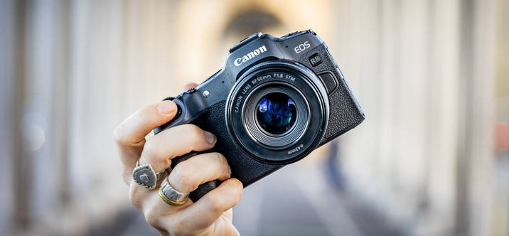 Le plein format ultraléger: Canon annonce l'EOS R8