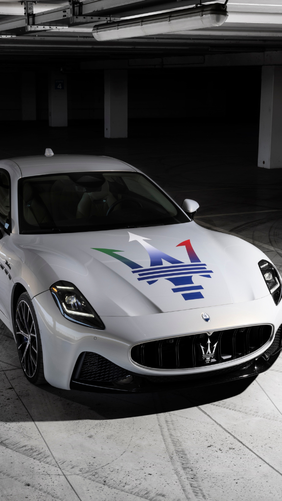 La nouvelle GranTurismo a déjà pris la route avec la famille Maserati au volant