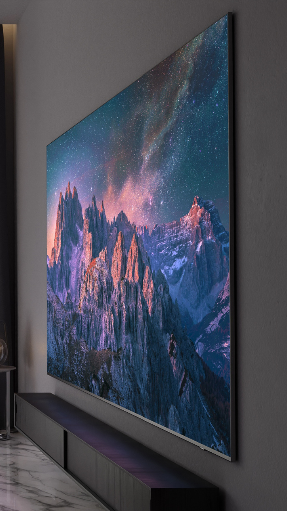 Le téléviseur Samsung QLED 98 pouces amène l’ambiance du cinéma à la maison