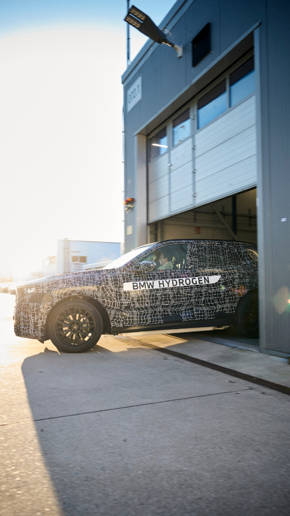 De la flotte pilote à la production en série : la nouvelle BMW iX5 Hydrogen.